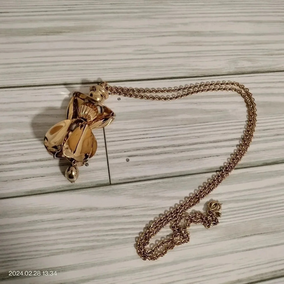 Whimsical Unbranded Gold Tone Dangle Person Pendant Necklace 32" - Picture 6 of 8